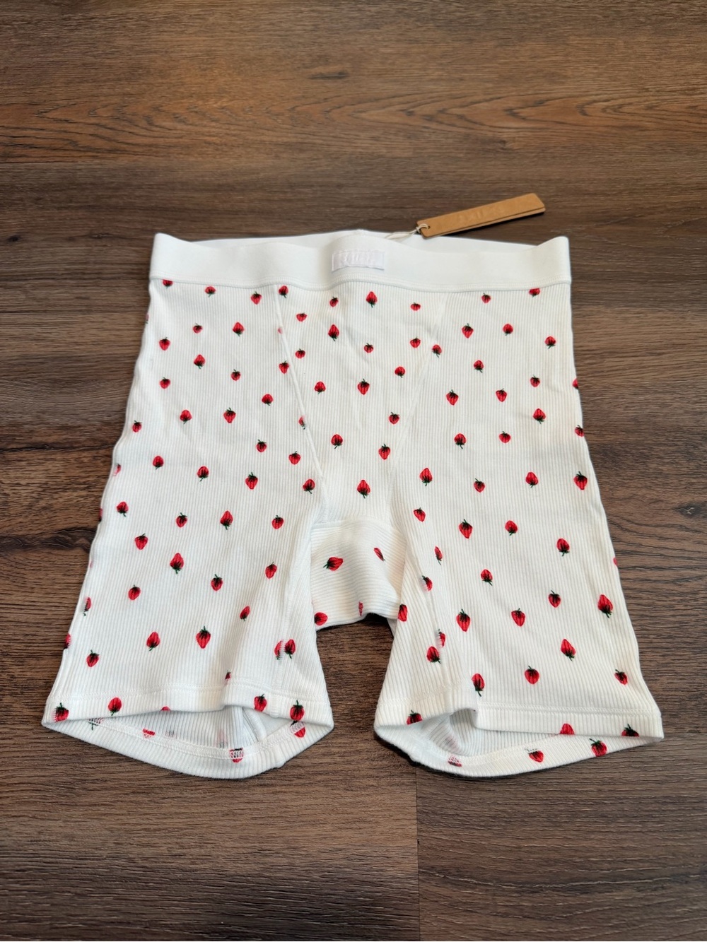 NWT SKIMS Cotton Ribbed Boxer Shorts White Strawberry Print Size XS